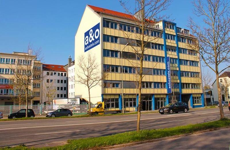 A&O Muenchen Laim Hotel Екстериор снимка